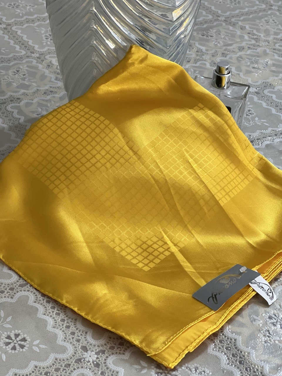 روسری ساتن ابریشم وارداتی قواره ۹۰